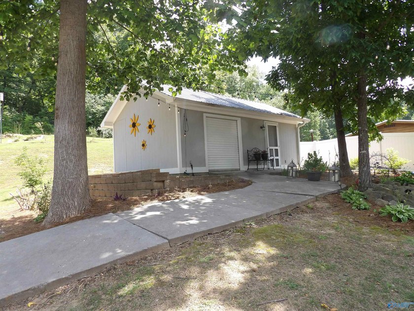 Waterfront home, Signal Point community, Guntersville city - photo 10