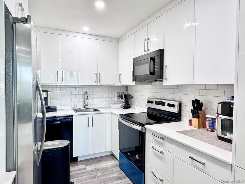 Move right in! This bright, spacious, renovated 5th-floor corner - photo 4