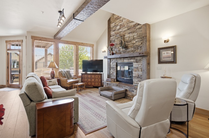 Enjoy the best of Flathead Lake living! - photo 6