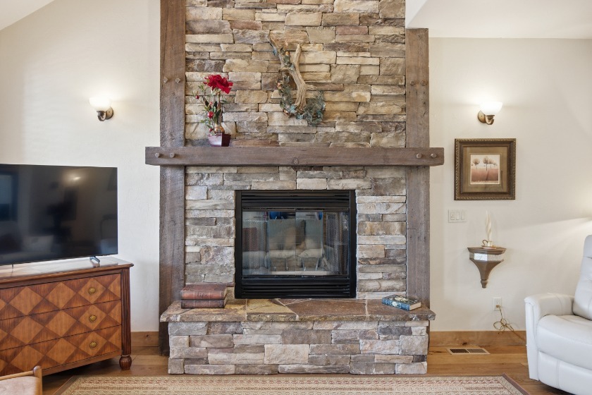 Enjoy the best of Flathead Lake living! - photo 8