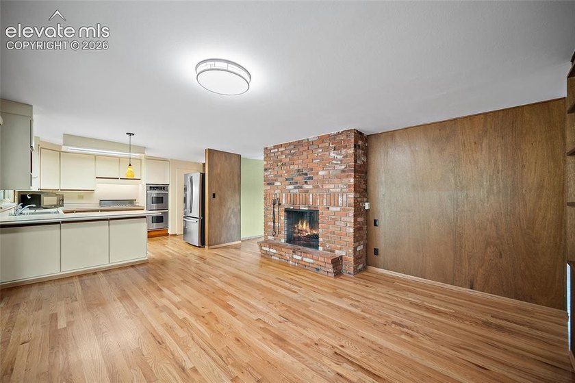 Welcome to this exceptional 5-bedroom, 3-bathroom home in Skyway - photo 10