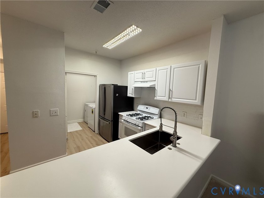 Welcome to this beautifully renovated first-floor condominium - photo 6