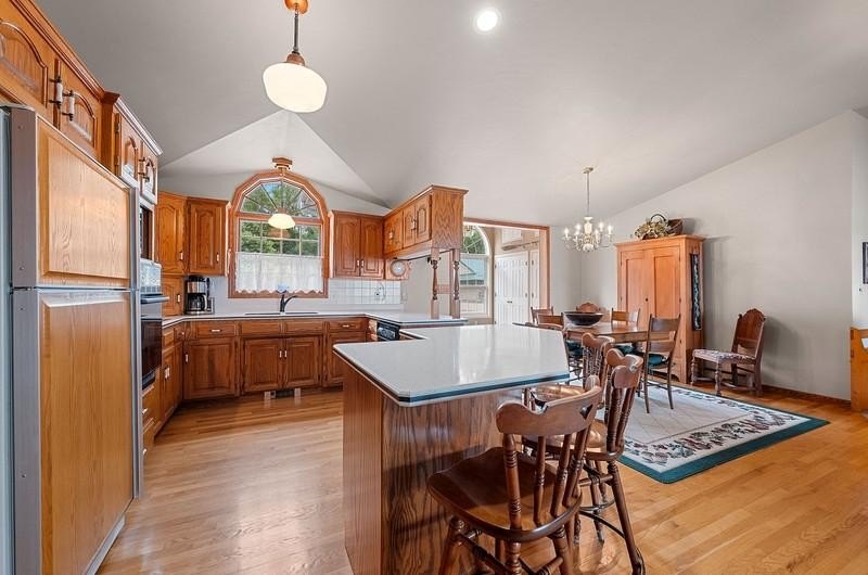 Beautiful arched-window entry welcomes you to this inviting lake - photo 10