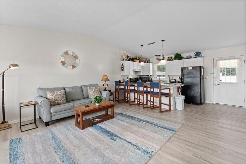 Your perfect lakeside escape awaits on Lake Barkley! This fully - photo 8