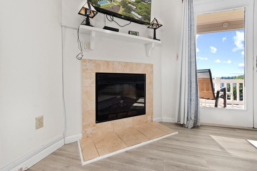Your perfect lakeside escape awaits on Lake Barkley! This fully - photo 9