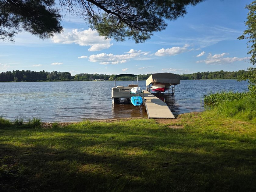Charming, lovingly cared-for cottage on highly desirable Lake - photo 2