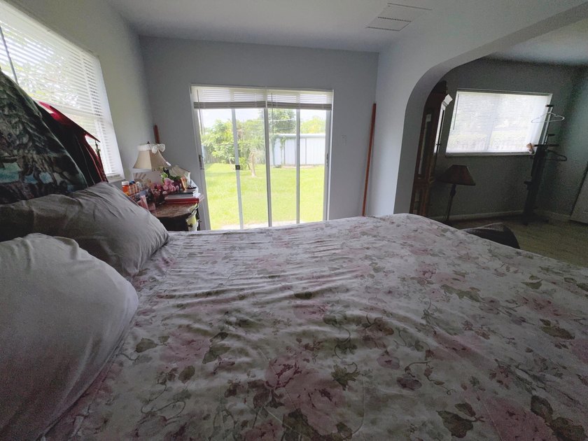 This property without HOA, located near shopping, dining - photo 17