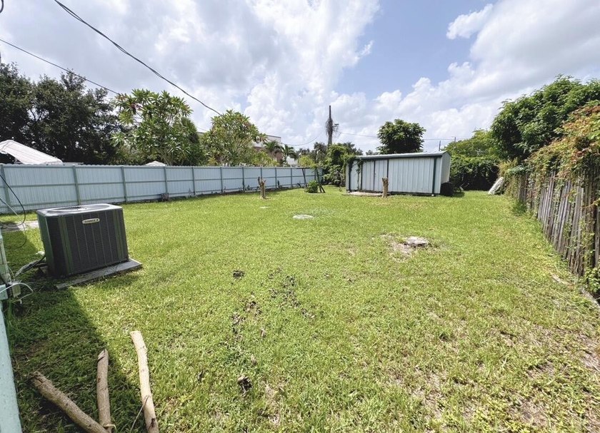 This property without HOA, located near shopping, dining - photo 19
