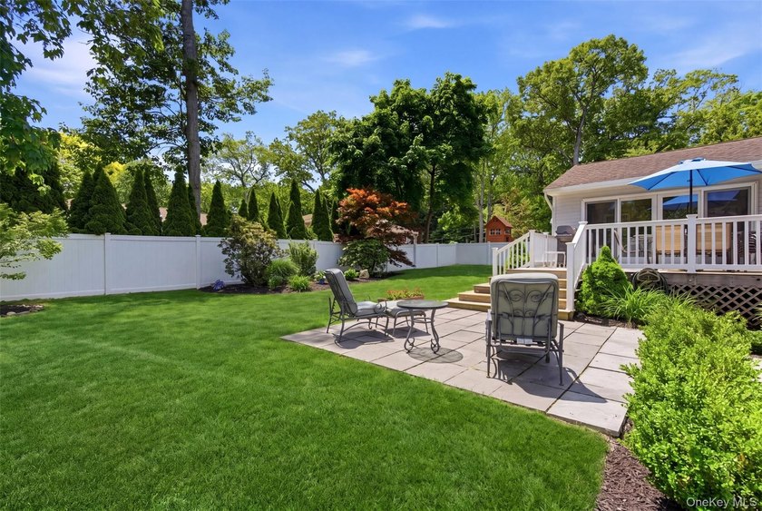 Beautifully Renovated Expanded Ranch Nested On A Quiet - photo 22