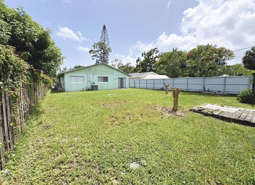 This property without HOA, located near shopping, dining - photo 22