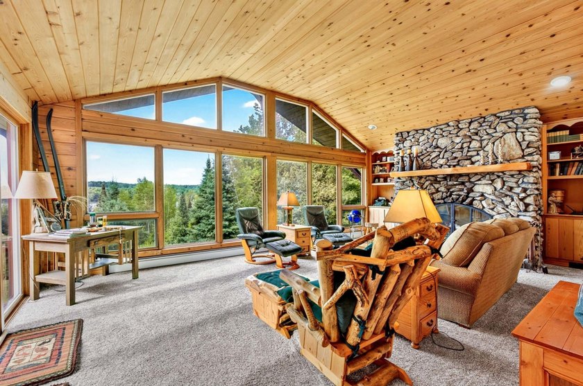 One-of-a-kind Northwoods home offering exceptional privacy on a - photo 6