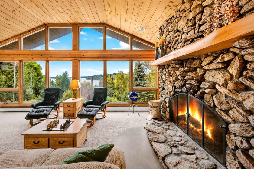 One-of-a-kind Northwoods home offering exceptional privacy on a - photo 7