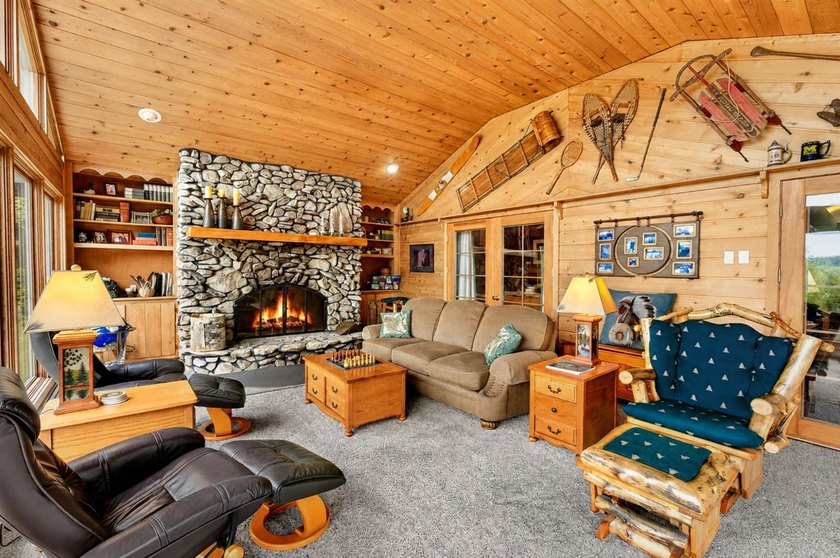 One-of-a-kind Northwoods home offering exceptional privacy on a - photo 8