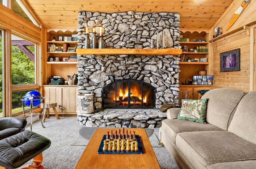 One-of-a-kind Northwoods home offering exceptional privacy on a - photo 9