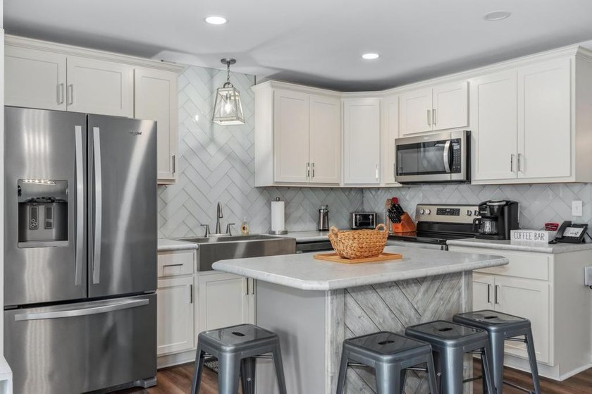 Built in 2023, this lakefront condo at Green Turtle Bay Resort &amp; - photo 9