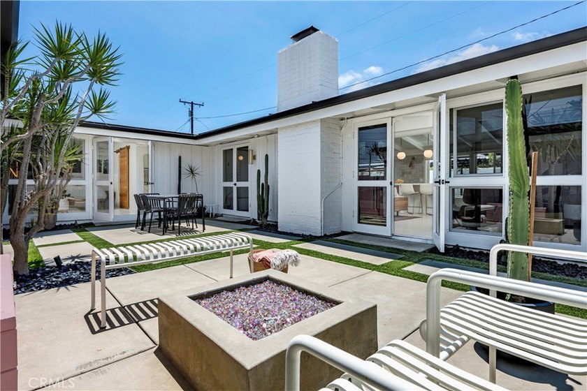 The spirit and charm of Parker Palm Springs is reflected in the - photo 30