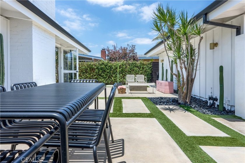 The spirit and charm of Parker Palm Springs is reflected in the - photo 32