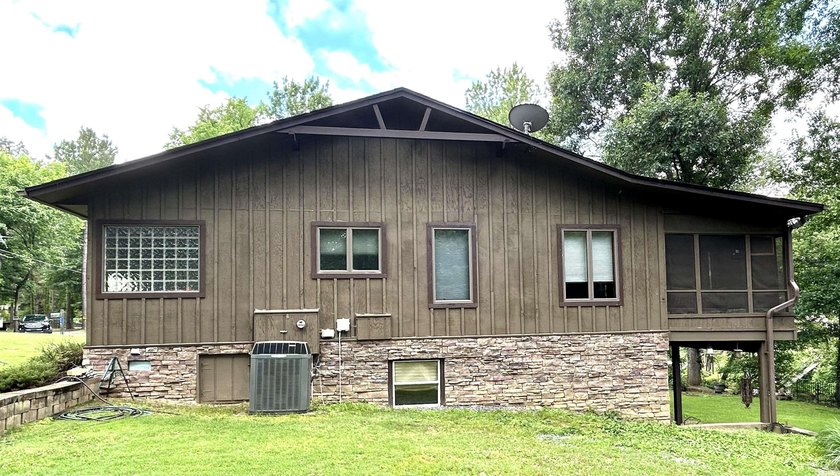 Tucked away near the beautiful Little Red River, this inviting - photo 5