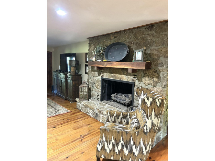 Tucked away near the beautiful Little Red River, this inviting - photo 8