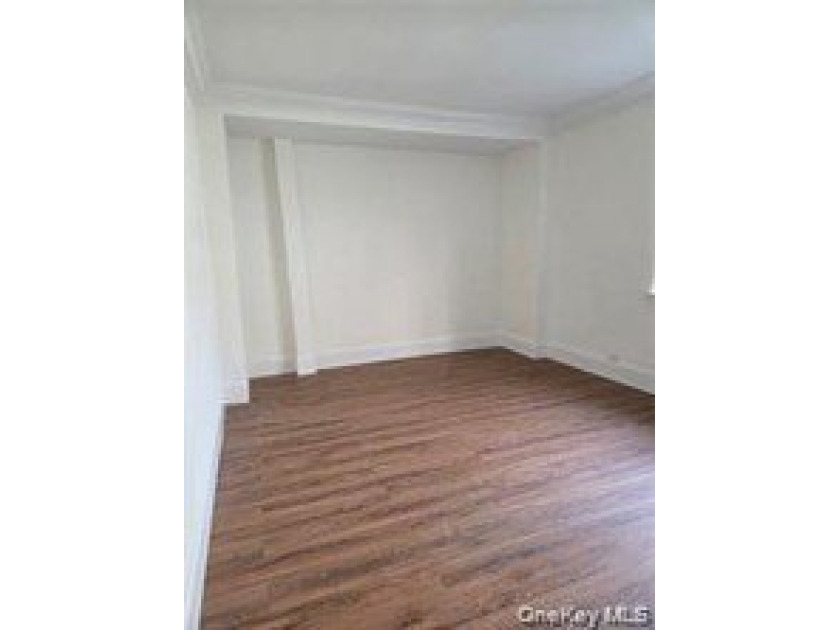 Welcome to this bright studio co-op, perfectly situated on the - photo 4