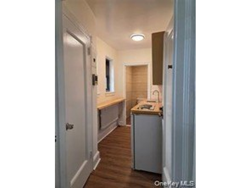 Welcome to this bright studio co-op, perfectly situated on the - photo 6