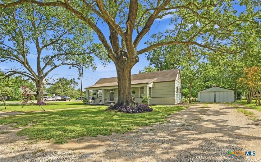 Opportunity knocks in the heart of Martindale! This charming - photo 3