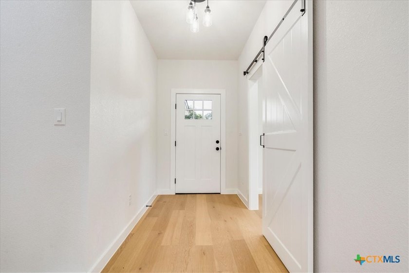 Beautifully crafted modern farmhouse located on an oversized 0 - photo 3