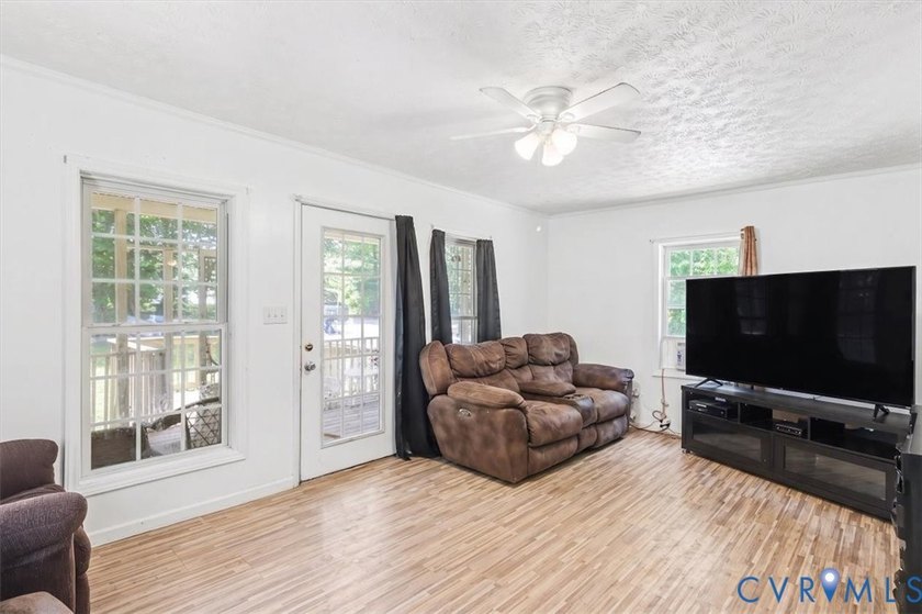 Escape to your own private retreat in the heart of Victoria, VA! - photo 8