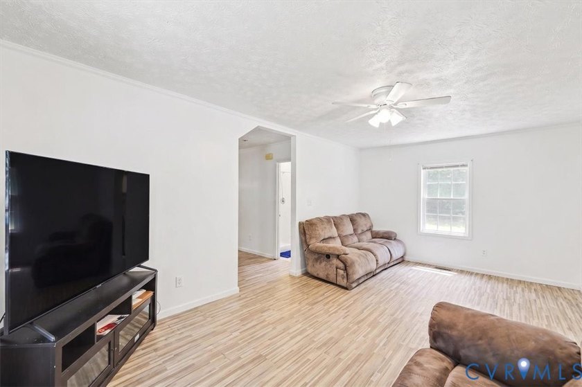 Escape to your own private retreat in the heart of Victoria, VA! - photo 10