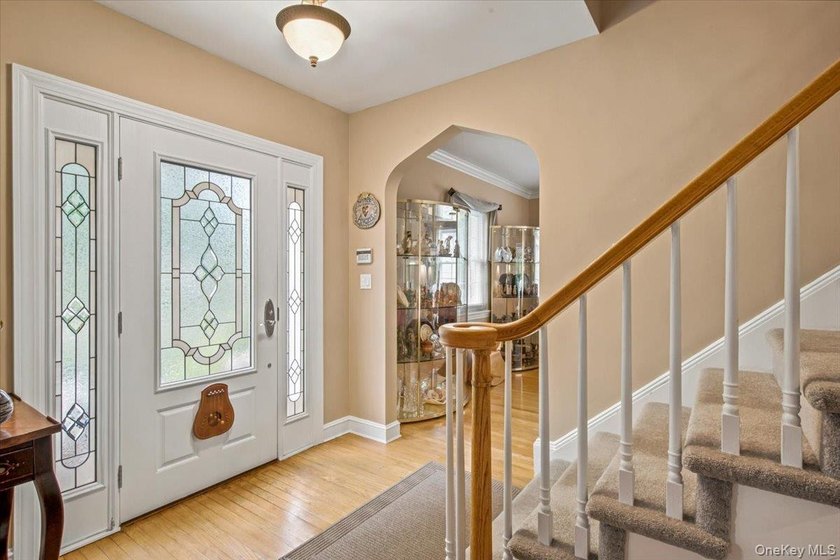Beautifully landscaped Center Hall Colonial in a most desirable - photo 4