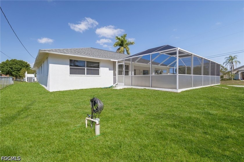 Beautifully well-maintained home offering elevated Florida - photo 8