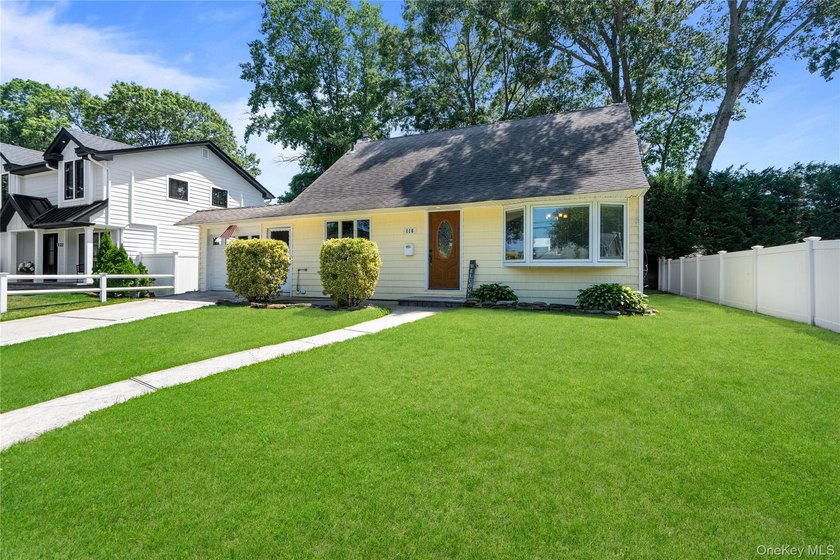 Welcome to 116 Spruce Street in the heart of Massapequa Park - photo 2