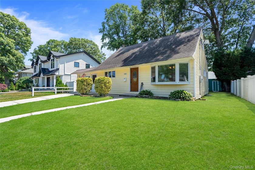 Welcome to 116 Spruce Street in the heart of Massapequa Park - photo 4