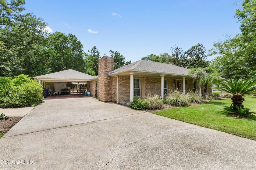 *** HUGE PRICE IMPROVEMENT!!!*** THERE ARE SO MANY THINGS TO - photo 3