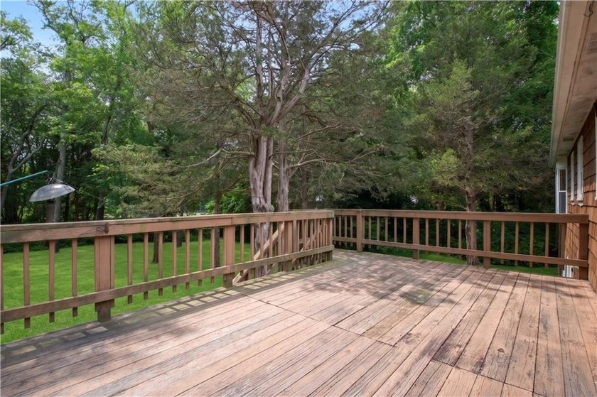 Welcome home! Delightful three bedroom, three bath home in super - photo 4