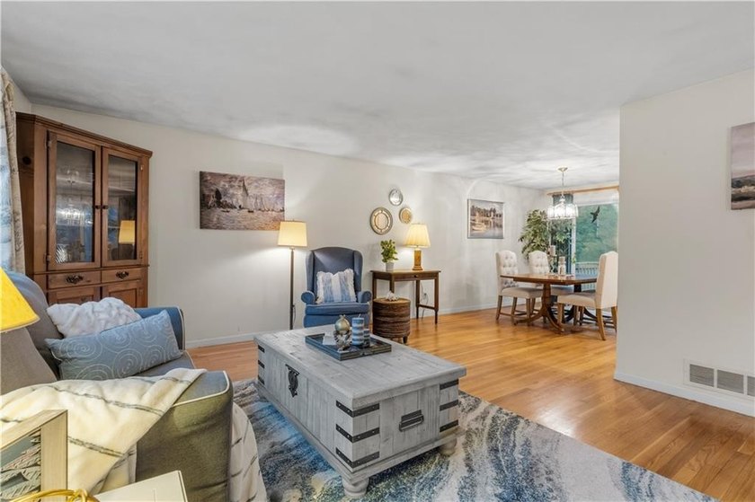 Welcome home! Delightful three bedroom, three bath home in super - photo 9