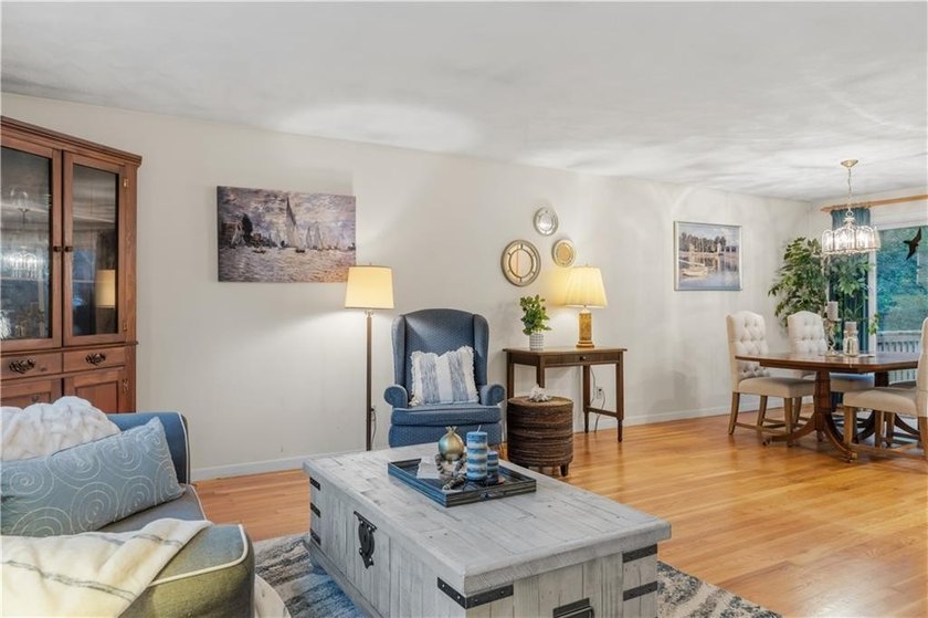 Welcome home! Delightful three bedroom, three bath home in super - photo 10