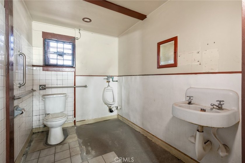 Own a piece of local history with this incredibly versatile - photo 17