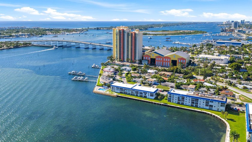 Your own piece of waterfront paradise awaits in this beautifully - photo 20