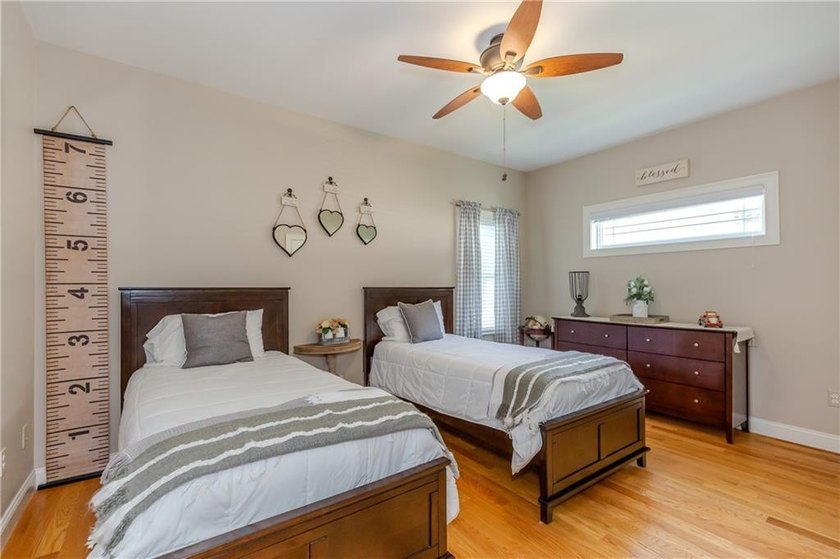 Immaculate and turnkey, this exceptional condominium offers - photo 10