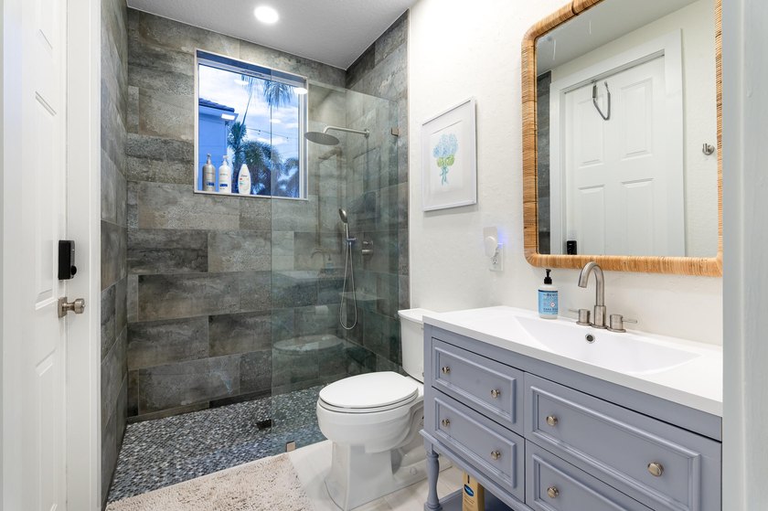 Beautifully renovated and move-in ready, this 5-bedroom, 4-bath - photo 18