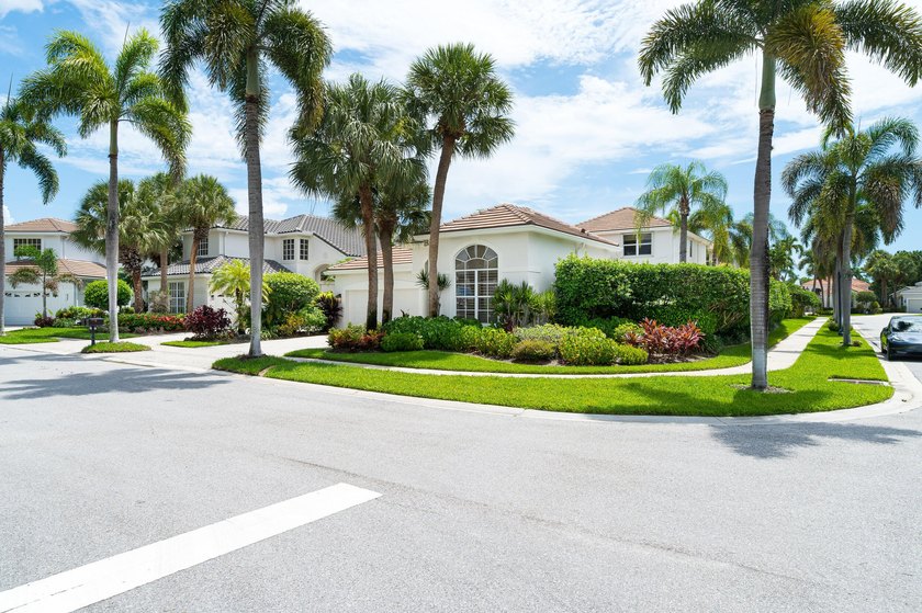 Beautifully renovated and move-in ready, this 5-bedroom, 4-bath - photo 19