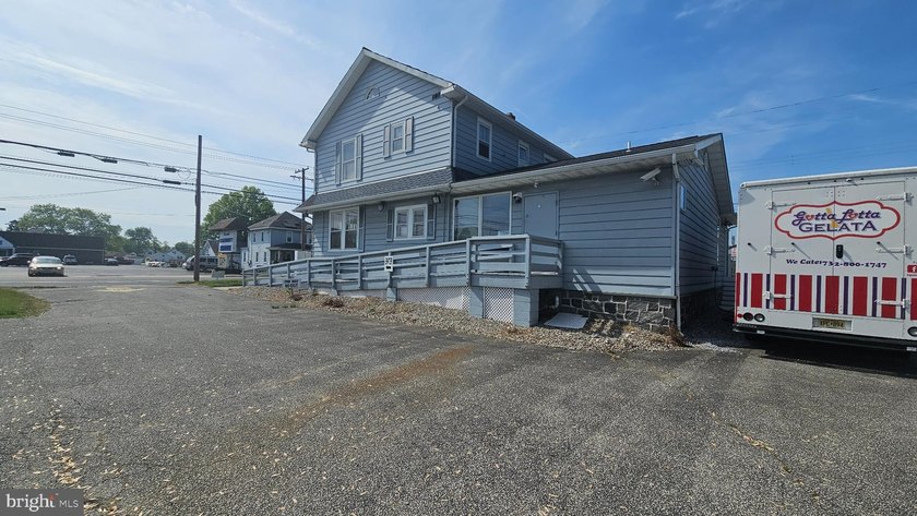 PRICE IMPROVEMENT! Don't miss this opportunity to own a - photo 4