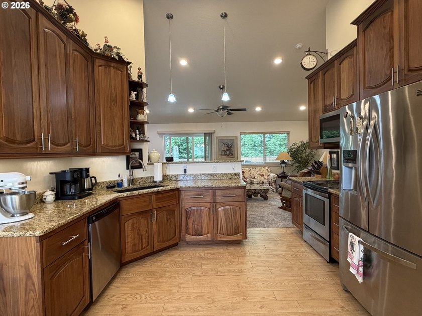 Built in 2018, this beautifully maintained custom home offers 1 - photo 11