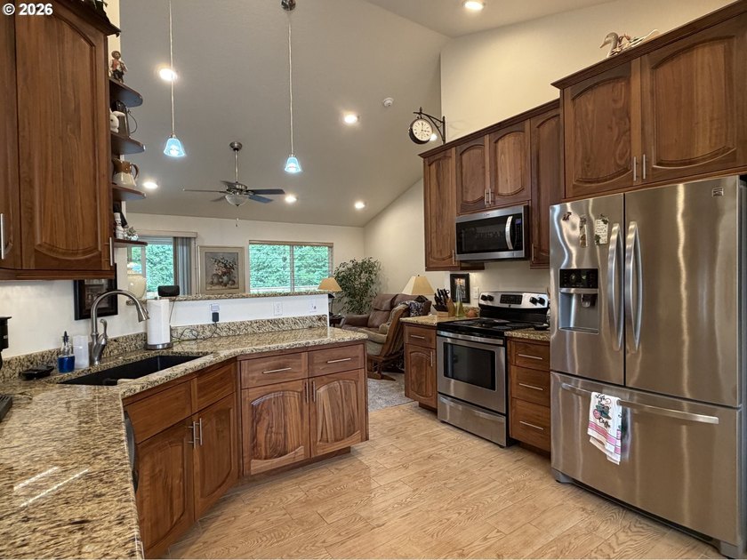 Built in 2018, this beautifully maintained custom home offers 1 - photo 12