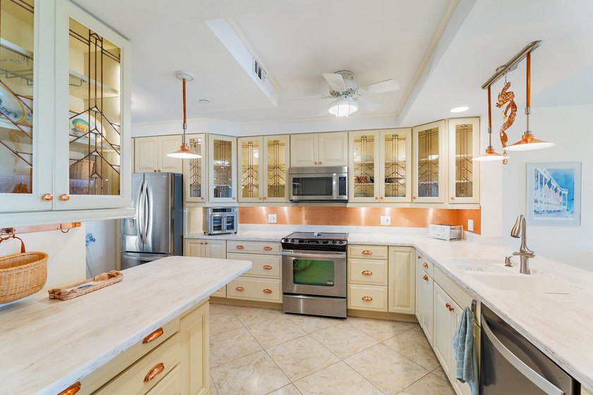 True paradise living in Florida! Rarely available, this spacious - photo 7