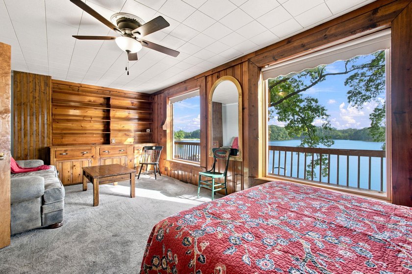 YOUR OWN LAKEFRONT SANCTUARY! Offering a much sought after - photo 18