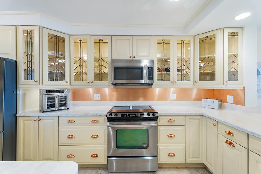 True paradise living in Florida! Rarely available, this spacious - photo 8