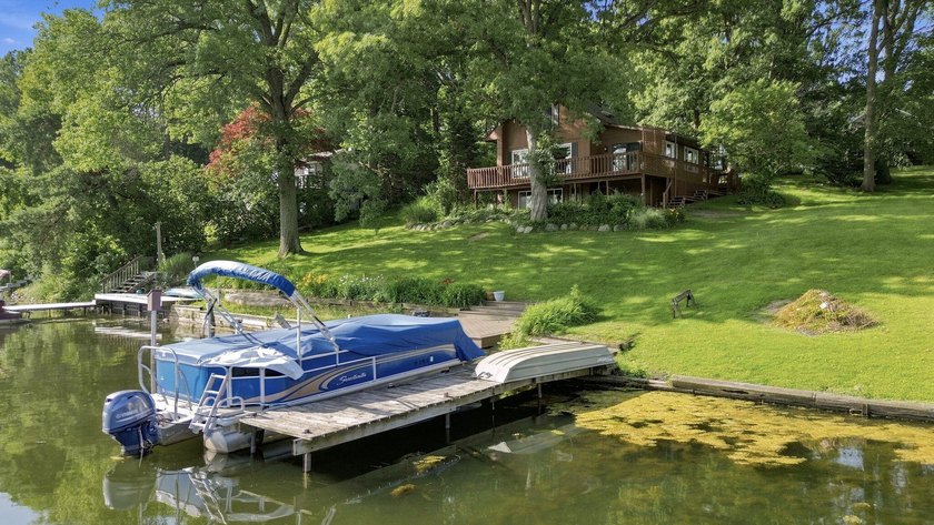 YOUR OWN LAKEFRONT SANCTUARY! Offering a much sought after - photo 40