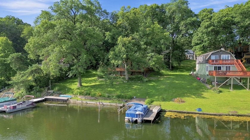YOUR OWN LAKEFRONT SANCTUARY! Offering a much sought after - photo 41